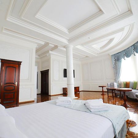 BRAVOLYUKS Hotel Urgench Buitenkant foto
