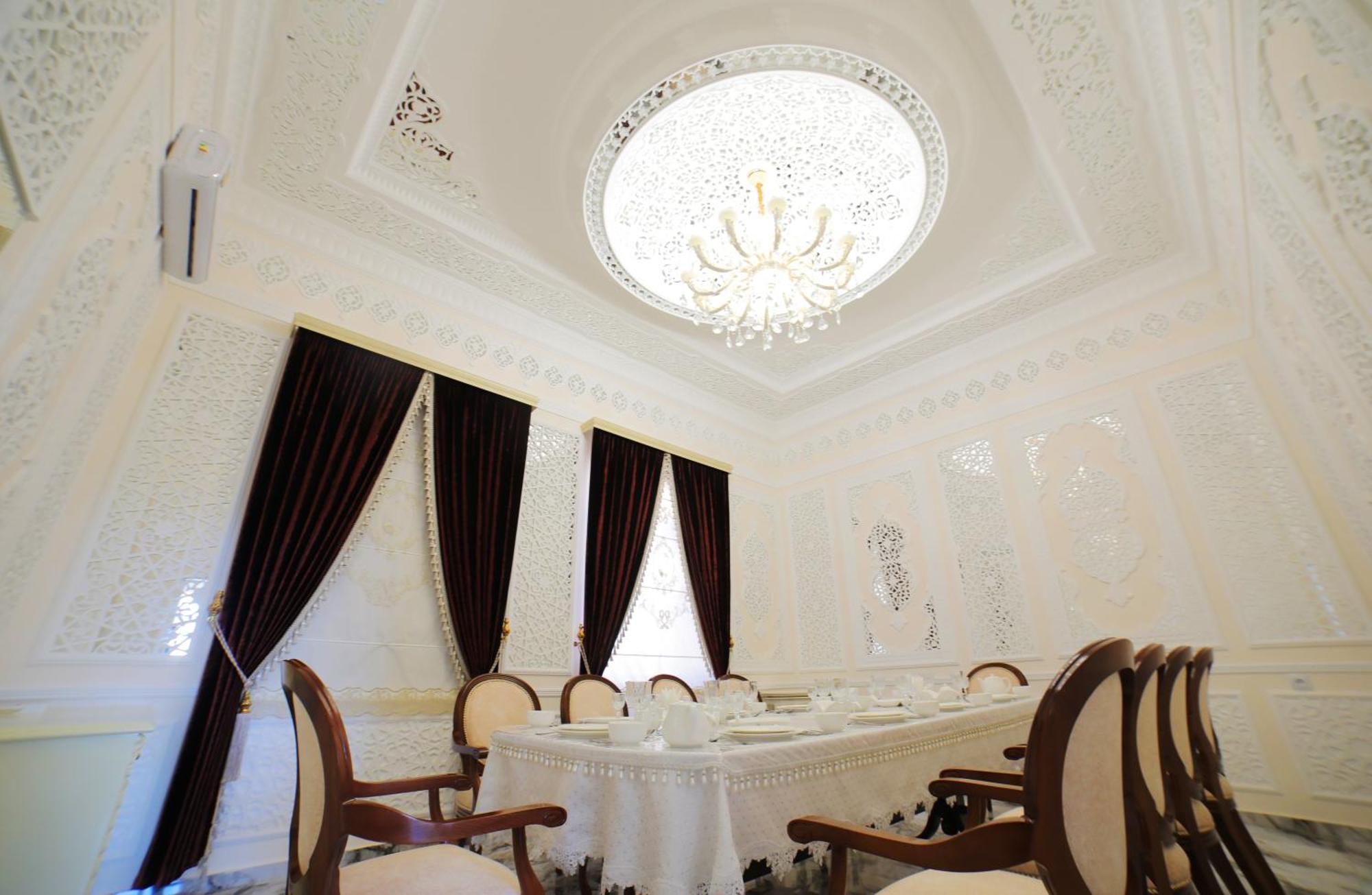 BRAVOLYUKS Hotel Urgench Buitenkant foto