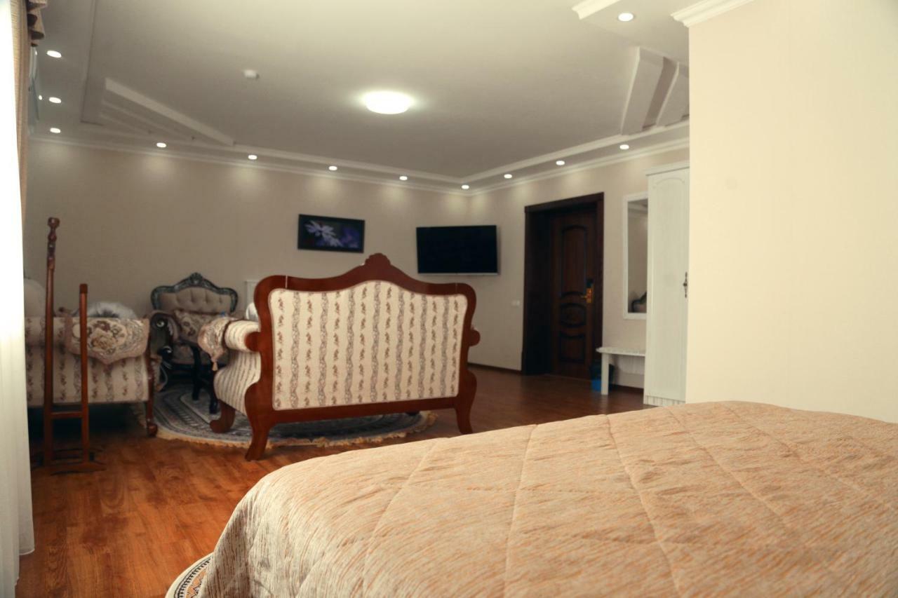 BRAVOLYUKS Hotel Urgench Buitenkant foto