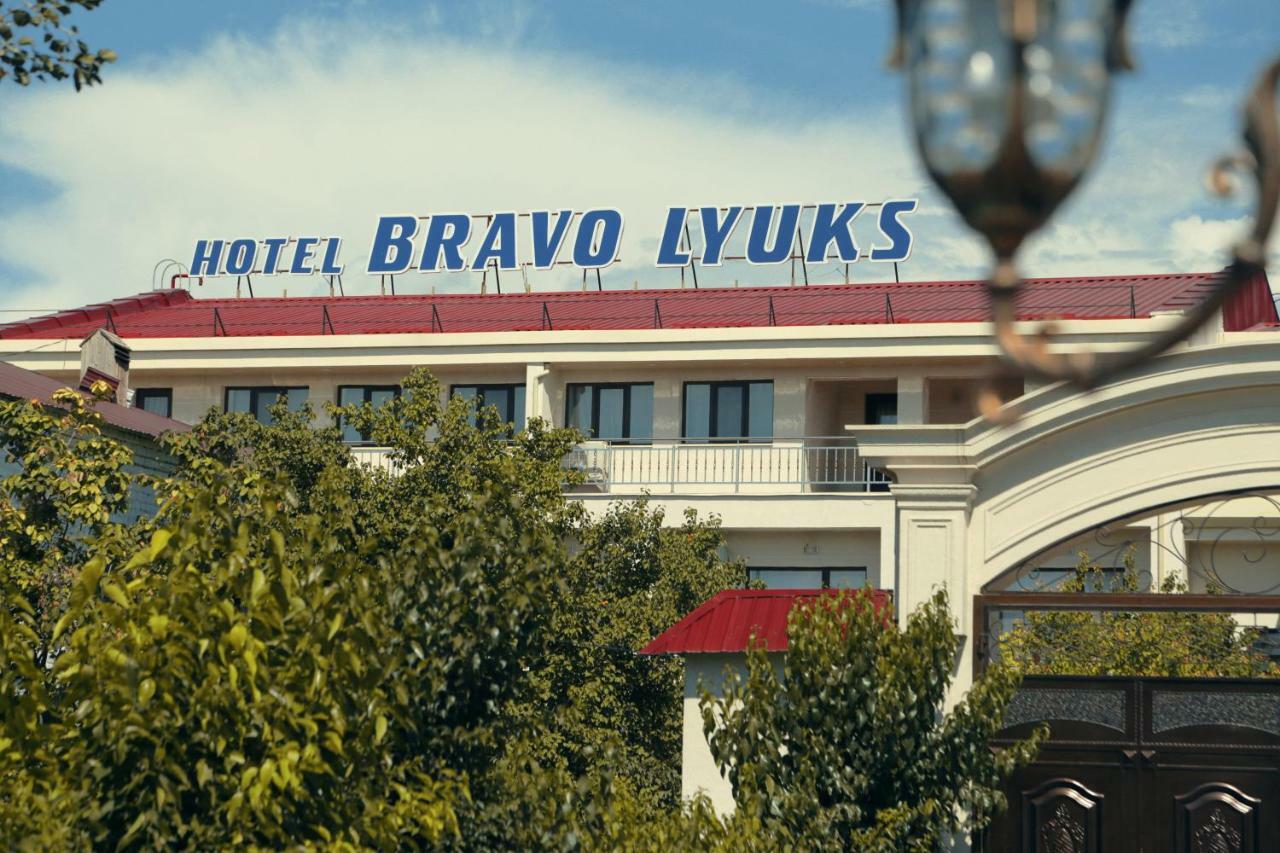 BRAVOLYUKS Hotel Urgench Buitenkant foto