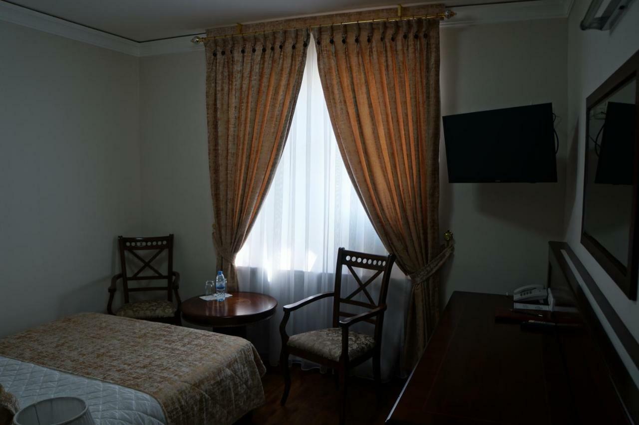 BRAVOLYUKS Hotel Urgench Buitenkant foto